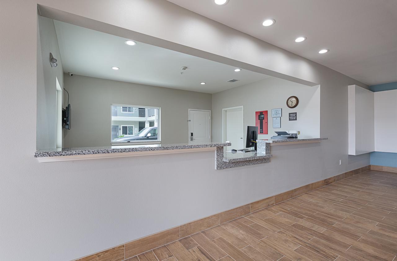 Scottish Inns & Suites - Crosby Екстер'єр фото