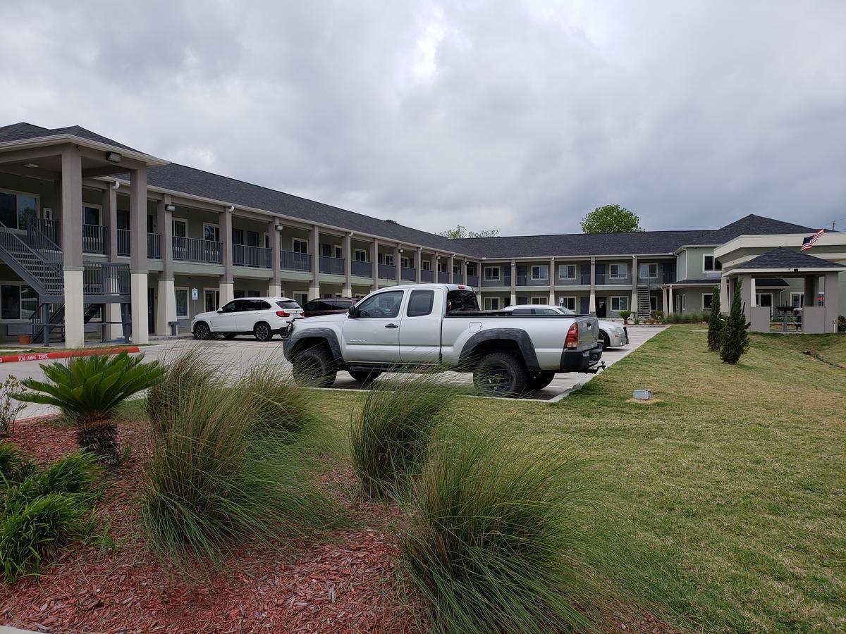 Scottish Inns & Suites - Crosby Екстер'єр фото
