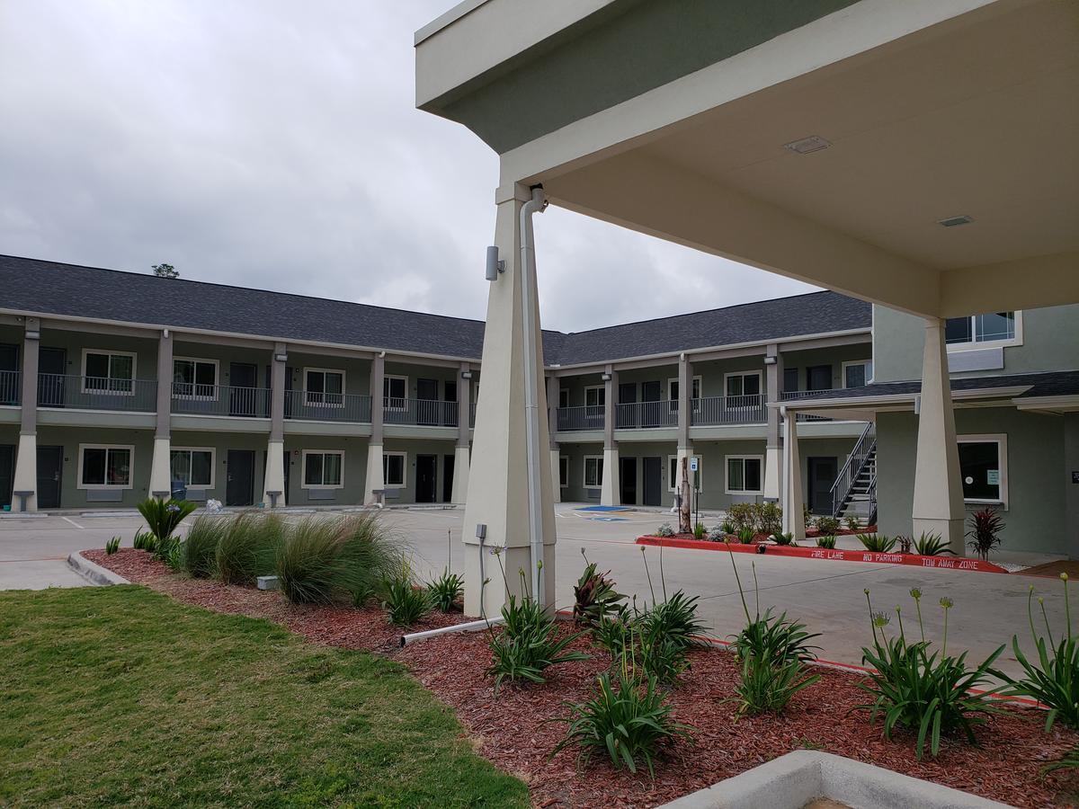 Scottish Inns & Suites - Crosby Екстер'єр фото