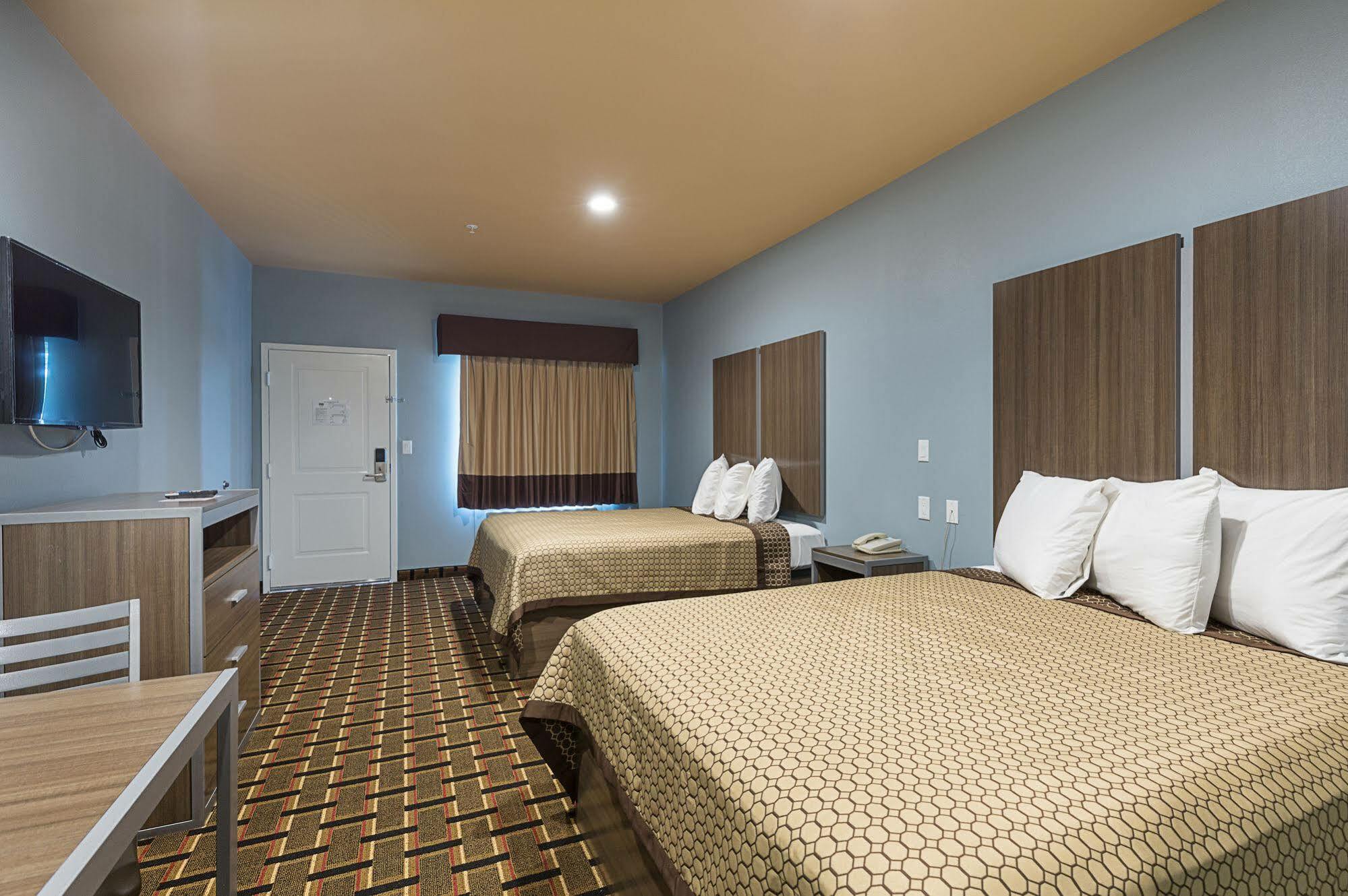 Scottish Inns & Suites - Crosby Екстер'єр фото