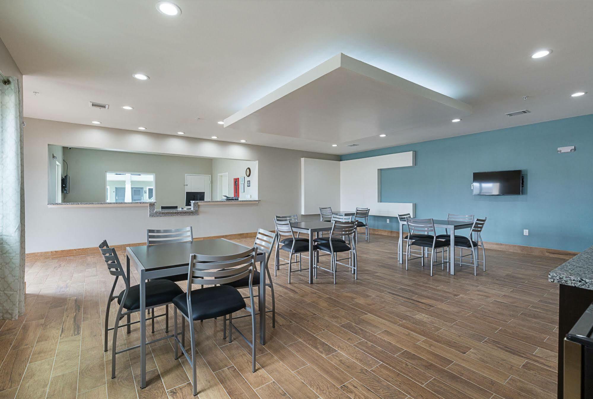 Scottish Inns & Suites - Crosby Екстер'єр фото