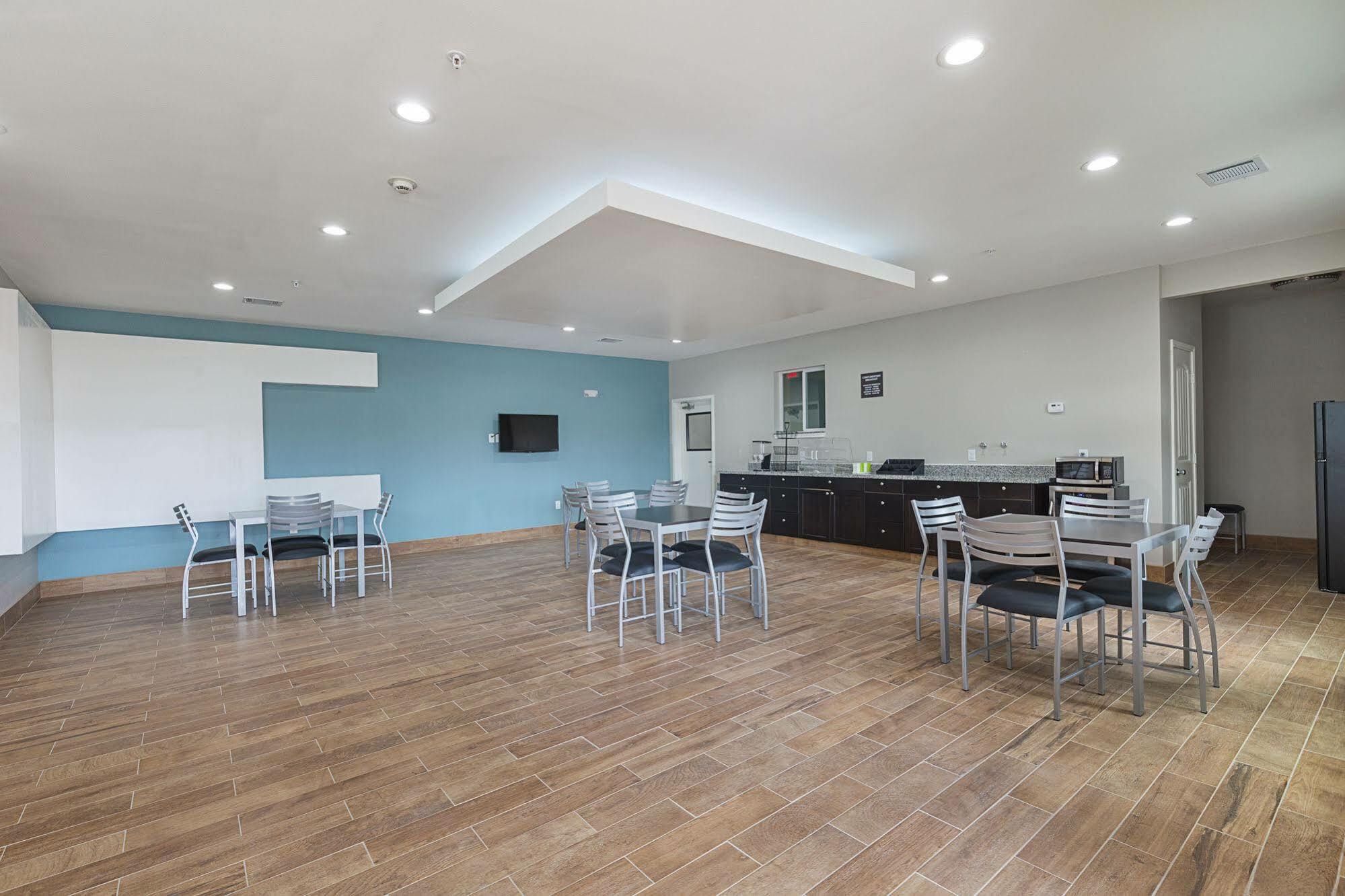 Scottish Inns & Suites - Crosby Екстер'єр фото