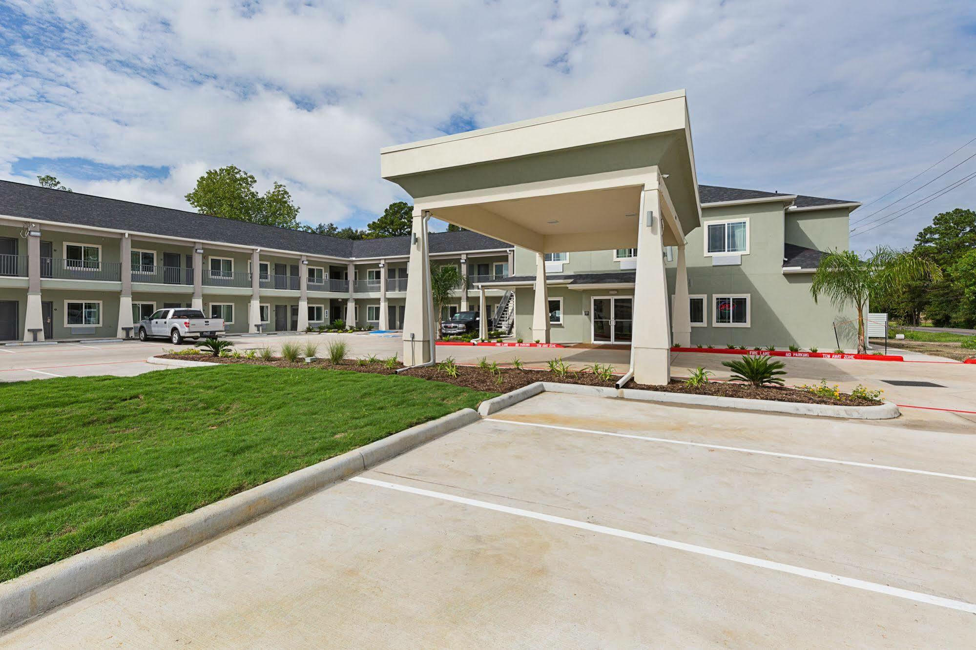 Scottish Inns & Suites - Crosby Екстер'єр фото