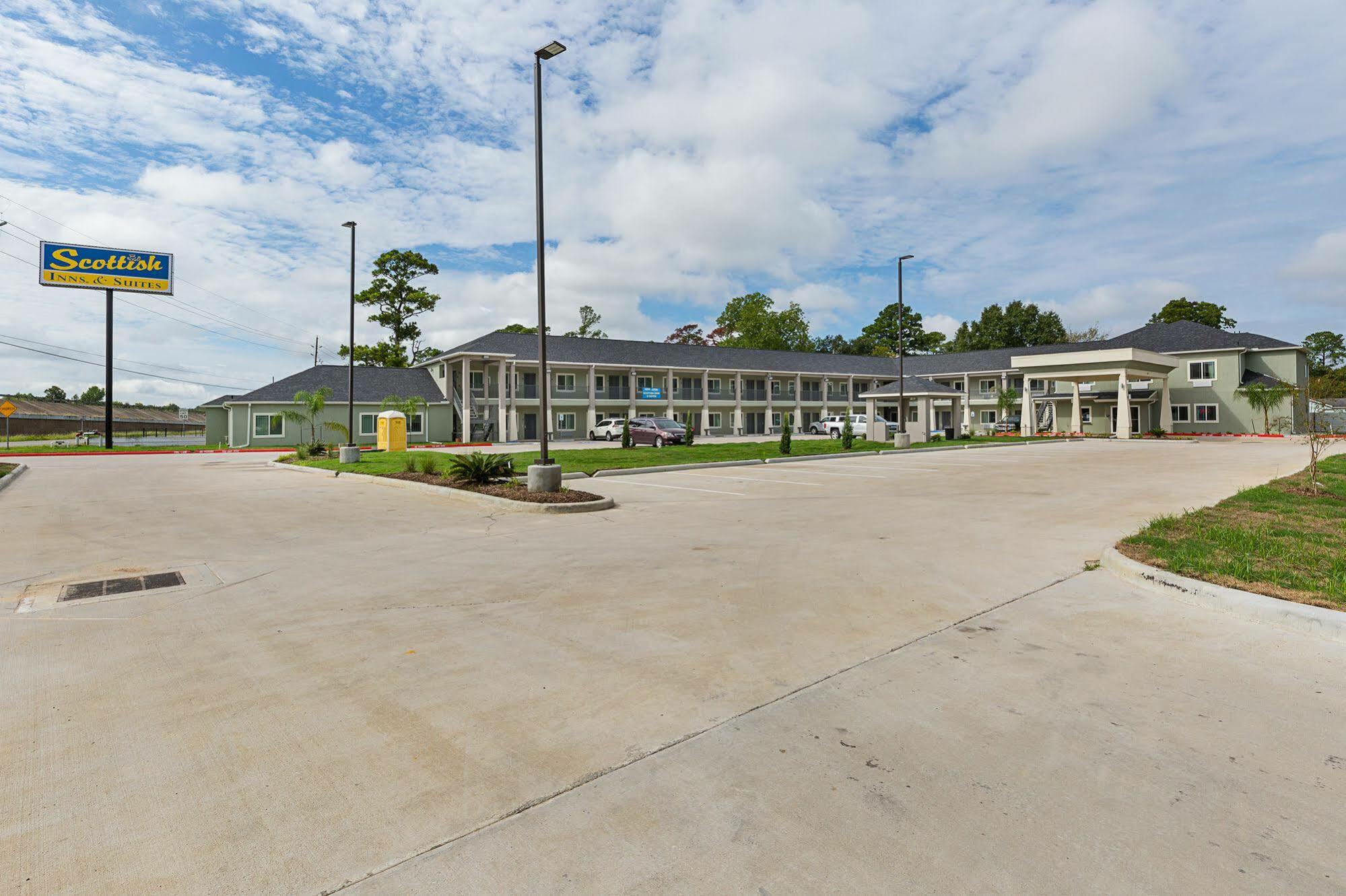 Scottish Inns & Suites - Crosby Екстер'єр фото